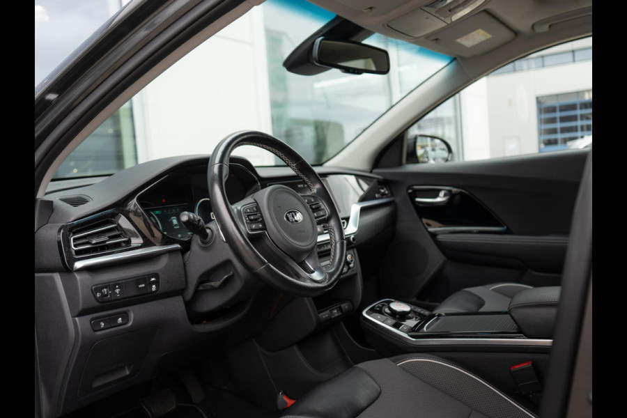 Kia e-Niro DynamicPlusLine 64 kWh SOH 98 % |Stoel en stuurverwarming | Schuif/-kanteldak | Achteruitrijcamera | Navigatie | Carplay | PDC voor & achter | Achteruitrijcamera