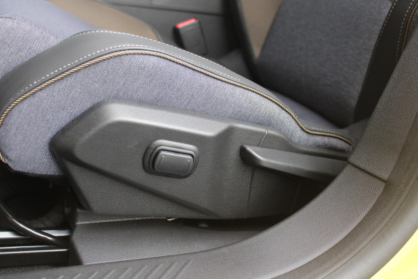 Renault 5 COMFORT RANGE TECHNO 150PK 52 kWh *NIEUWE AUTO!* | PACK WINTER TECHNO: (ELEKTRISCH VERWARMBARE VOORSTOELEN, ELEKTRISCH VERWARMBAAR STUURWIEL, BESTUUDERSSTOEL MET ELEKTRSCH VERSTELBARE LENDESTEUN, IN HOOGTE VERSTELBARE PASSAGIERSSTOEL) | ZWART DAK | LICHTMETALEN VELGEN 18" | ADAPTIVE CRUISE CONTROL | FULL LED KOPLAMPEN MET FRANSE VLAG | ELEKTRTISCH INKLABARE EN VERWARMBARE BUITENSPIEGELS | ACHTERUITRIJ CAMERA | SFEER VERLICHTING | GOOGLE MAPS NAVIGATIE | DRAADLOZE TELEFOONLADER | PRIVACY GLASS | 100KW SNELLAAD FUNCTIE | DRAADLOZE APPLE CARPLAY/ANDROID AUTO | DAB+ RADIO