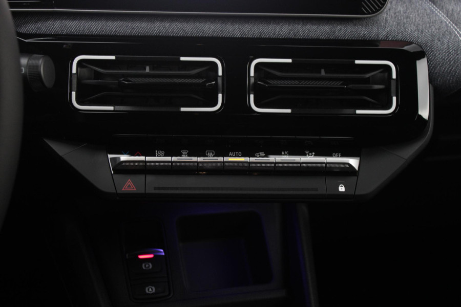 Renault 5 COMFORT RANGE TECHNO 150PK 52 kWh *NIEUWE AUTO!* | PACK WINTER TECHNO: (ELEKTRISCH VERWARMBARE VOORSTOELEN, ELEKTRISCH VERWARMBAAR STUURWIEL, BESTUUDERSSTOEL MET ELEKTRSCH VERSTELBARE LENDESTEUN, IN HOOGTE VERSTELBARE PASSAGIERSSTOEL) | ZWART DAK | LICHTMETALEN VELGEN 18" | ADAPTIVE CRUISE CONTROL | FULL LED KOPLAMPEN MET FRANSE VLAG | ELEKTRTISCH INKLABARE EN VERWARMBARE BUITENSPIEGELS | ACHTERUITRIJ CAMERA | SFEER VERLICHTING | GOOGLE MAPS NAVIGATIE | DRAADLOZE TELEFOONLADER | PRIVACY GLASS | 100KW SNELLAAD FUNCTIE | DRAADLOZE APPLE CARPLAY/ANDROID AUTO | DAB+ RADIO