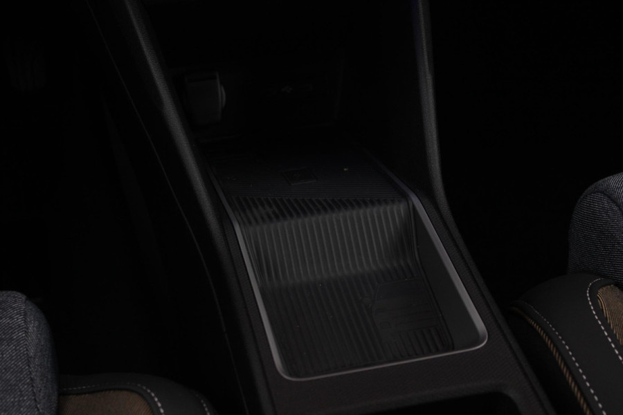 Renault 5 COMFORT RANGE TECHNO 150PK 52 kWh *NIEUWE AUTO!* | PACK WINTER TECHNO: (ELEKTRISCH VERWARMBARE VOORSTOELEN, ELEKTRISCH VERWARMBAAR STUURWIEL, BESTUUDERSSTOEL MET ELEKTRSCH VERSTELBARE LENDESTEUN, IN HOOGTE VERSTELBARE PASSAGIERSSTOEL) | ZWART DAK | LICHTMETALEN VELGEN 18" | ADAPTIVE CRUISE CONTROL | FULL LED KOPLAMPEN MET FRANSE VLAG | ELEKTRTISCH INKLABARE EN VERWARMBARE BUITENSPIEGELS | ACHTERUITRIJ CAMERA | SFEER VERLICHTING | GOOGLE MAPS NAVIGATIE | DRAADLOZE TELEFOONLADER | PRIVACY GLASS | 100KW SNELLAAD FUNCTIE | DRAADLOZE APPLE CARPLAY/ANDROID AUTO | DAB+ RADIO
