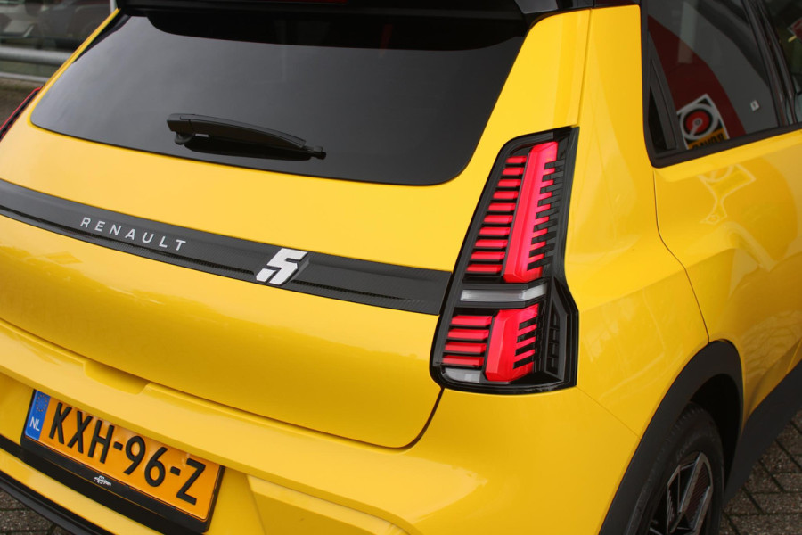 Renault 5 COMFORT RANGE TECHNO 150PK 52 kWh *NIEUWE AUTO!* | PACK WINTER TECHNO: (ELEKTRISCH VERWARMBARE VOORSTOELEN, ELEKTRISCH VERWARMBAAR STUURWIEL, BESTUUDERSSTOEL MET ELEKTRSCH VERSTELBARE LENDESTEUN, IN HOOGTE VERSTELBARE PASSAGIERSSTOEL) | ZWART DAK | LICHTMETALEN VELGEN 18" | ADAPTIVE CRUISE CONTROL | FULL LED KOPLAMPEN MET FRANSE VLAG | ELEKTRTISCH INKLABARE EN VERWARMBARE BUITENSPIEGELS | ACHTERUITRIJ CAMERA | SFEER VERLICHTING | GOOGLE MAPS NAVIGATIE | DRAADLOZE TELEFOONLADER | PRIVACY GLASS | 100KW SNELLAAD FUNCTIE | DRAADLOZE APPLE CARPLAY/ANDROID AUTO | DAB+ RADIO