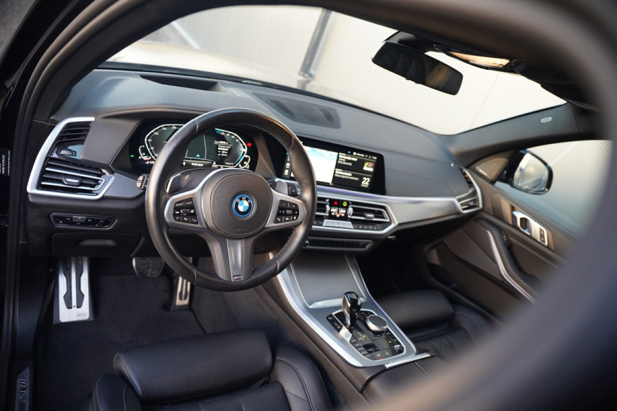 BMW X5 xDrive45e High Executive M Sport | Panoramadak | Head-Up Display | Harman Kardon | Camera | Stoelverwarming | Softclose | Memory Seat | Luchtvering | Laser | Adaptive Cruise Control | Trekhaak | Achterbank Verwarmd | App