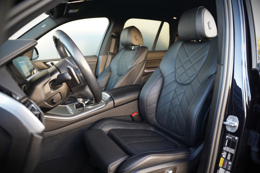 BMW X5 xDrive45e High Executive M Sport | Panoramadak | Head-Up Display | Harman Kardon | Camera | Stoelverwarming | Softclose | Memory Seat | Luchtvering | Laser | Adaptive Cruise Control | Trekhaak | Achterbank Verwarmd | App