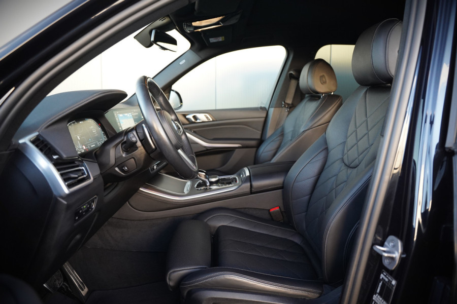 BMW X5 xDrive45e High Executive M Sport | Panoramadak | Head-Up Display | Harman Kardon | Camera | Stoelverwarming | Softclose | Memory Seat | Luchtvering | Laser | Adaptive Cruise Control | Trekhaak | Achterbank Verwarmd | App