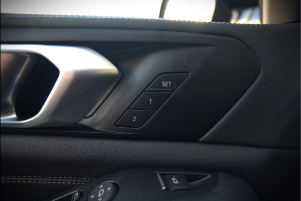 BMW X5 xDrive45e High Executive M Sport | Panoramadak | Head-Up Display | Harman Kardon | Camera | Stoelverwarming | Softclose | Memory Seat | Luchtvering | Laser | Adaptive Cruise Control | Trekhaak | Achterbank Verwarmd | App