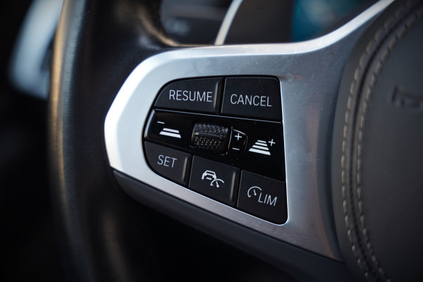 BMW X5 xDrive45e High Executive M Sport | Panoramadak | Head-Up Display | Harman Kardon | Camera | Stoelverwarming | Softclose | Memory Seat | Luchtvering | Laser | Adaptive Cruise Control | Trekhaak | Achterbank Verwarmd | App