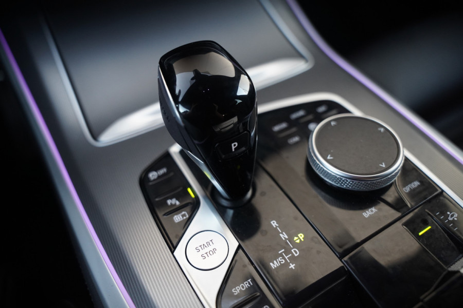BMW X5 xDrive45e High Executive M Sport | Panoramadak | Head-Up Display | Harman Kardon | Camera | Stoelverwarming | Softclose | Memory Seat | Luchtvering | Laser | Adaptive Cruise Control | Trekhaak | Achterbank Verwarmd | App