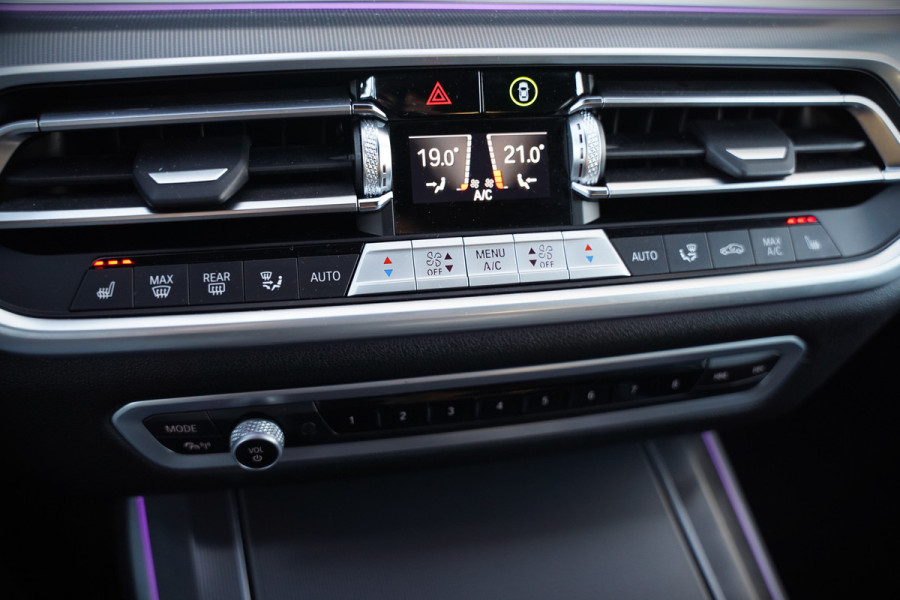 BMW X5 xDrive45e High Executive M Sport | Panoramadak | Head-Up Display | Harman Kardon | Camera | Stoelverwarming | Softclose | Memory Seat | Luchtvering | Laser | Adaptive Cruise Control | Trekhaak | Achterbank Verwarmd | App
