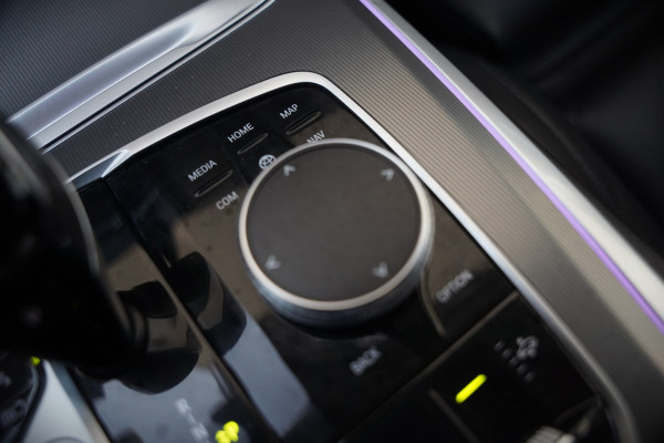BMW X5 xDrive45e High Executive M Sport | Panoramadak | Head-Up Display | Harman Kardon | Camera | Stoelverwarming | Softclose | Memory Seat | Luchtvering | Laser | Adaptive Cruise Control | Trekhaak | Achterbank Verwarmd | App