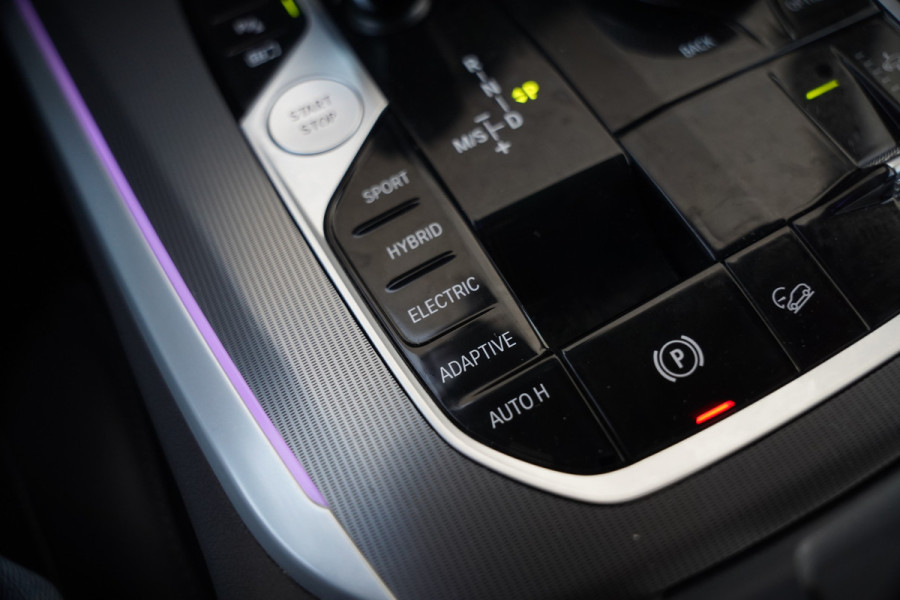 BMW X5 xDrive45e High Executive M Sport | Panoramadak | Head-Up Display | Harman Kardon | Camera | Stoelverwarming | Softclose | Memory Seat | Luchtvering | Laser | Adaptive Cruise Control | Trekhaak | Achterbank Verwarmd | App
