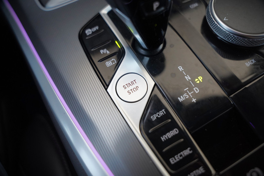 BMW X5 xDrive45e High Executive M Sport | Panoramadak | Head-Up Display | Harman Kardon | Camera | Stoelverwarming | Softclose | Memory Seat | Luchtvering | Laser | Adaptive Cruise Control | Trekhaak | Achterbank Verwarmd | App