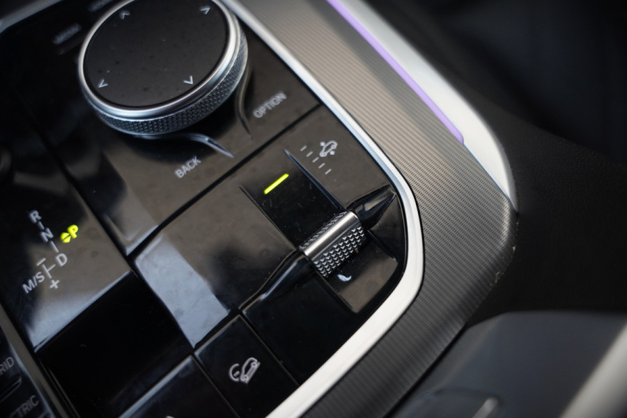 BMW X5 xDrive45e High Executive M Sport | Panoramadak | Head-Up Display | Harman Kardon | Camera | Stoelverwarming | Softclose | Memory Seat | Luchtvering | Laser | Adaptive Cruise Control | Trekhaak | Achterbank Verwarmd | App