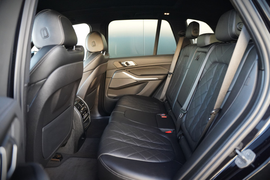 BMW X5 xDrive45e High Executive M Sport | Panoramadak | Head-Up Display | Harman Kardon | Camera | Stoelverwarming | Softclose | Memory Seat | Luchtvering | Laser | Adaptive Cruise Control | Trekhaak | Achterbank Verwarmd | App