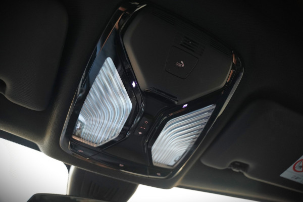 BMW X5 xDrive45e High Executive M Sport | Panoramadak | Head-Up Display | Harman Kardon | Camera | Stoelverwarming | Softclose | Memory Seat | Luchtvering | Laser | Adaptive Cruise Control | Trekhaak | Achterbank Verwarmd | App