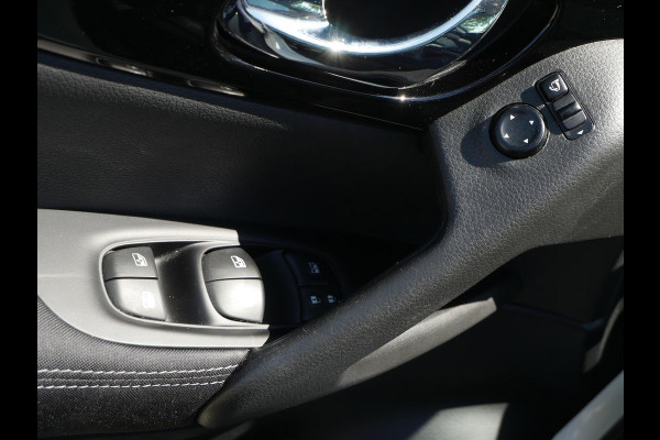 Nissan QASHQAI 1.3 DIG-T 160pk DCT Design Edition | Automaat | Pano | Stoelverwarming |