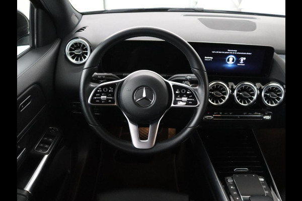 Mercedes-Benz EQA 250 Business Solution Luxury 67 kWh | SOH 95,3% | Half leder | Stoelverwarming | Adaptive cruise | Camera | Park assist | Sfeerverlichting