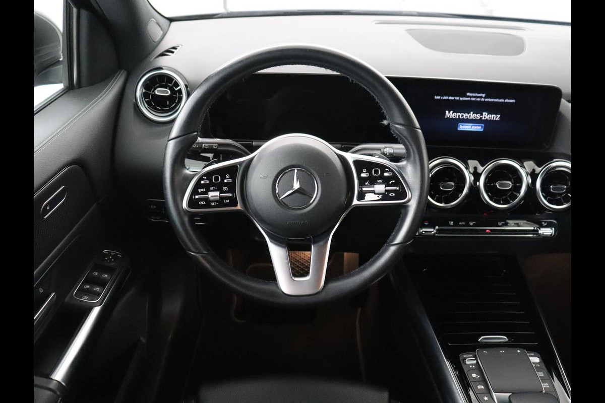Mercedes-Benz GLA 200 Style | Half leder | Stoelverwarming | Trekhaak | Cruise control | Camera | Park assist | Carplay | Sfeerverlichting