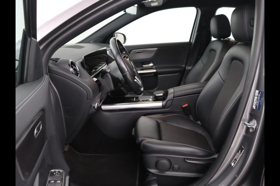 Mercedes-Benz GLA 200 Style | Half leder | Stoelverwarming | Trekhaak | Cruise control | Camera | Park assist | Carplay | Sfeerverlichting