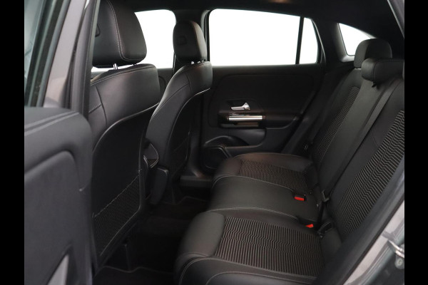 Mercedes-Benz GLA 200 Style | Half leder | Stoelverwarming | Trekhaak | Cruise control | Camera | Park assist | Carplay | Sfeerverlichting