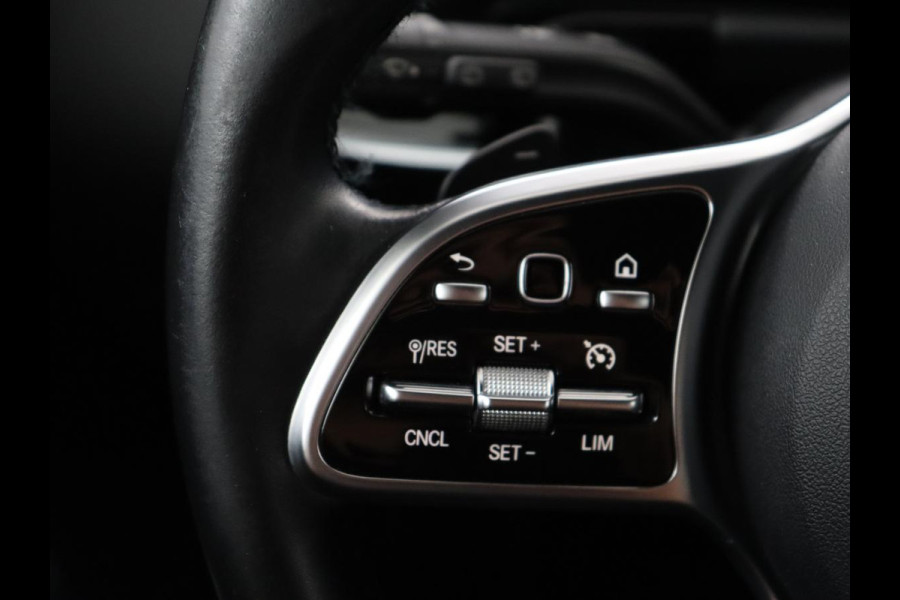Mercedes-Benz GLA 200 Style | Half leder | Stoelverwarming | Trekhaak | Cruise control | Camera | Park assist | Carplay | Sfeerverlichting