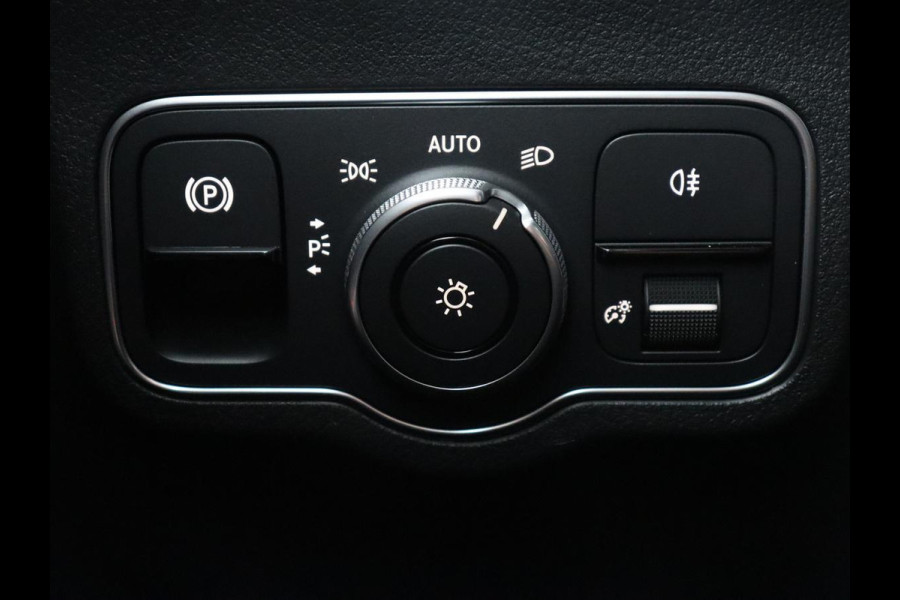 Mercedes-Benz GLA 200 Style | Half leder | Stoelverwarming | Trekhaak | Cruise control | Camera | Park assist | Carplay | Sfeerverlichting