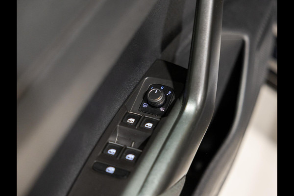Volkswagen Polo 1.0 TSI R-Line Business / 110pk / NAP / Panorama dak / Stoelverwarming / Dodehoek herkenning /