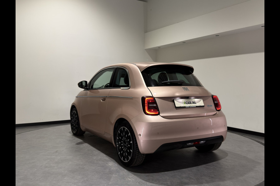 Fiat 500 La Prima 42 kWh | pano dak | Led voor \ achter licht | JBL! audio | Stoelverwarming |