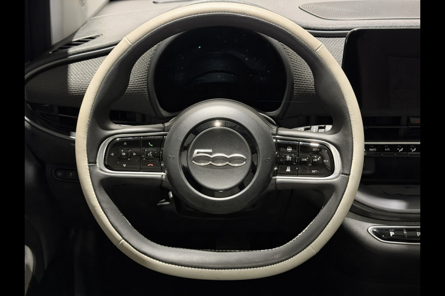 Fiat 500 La Prima 42 kWh | pano dak | Led voor \ achter licht | JBL! audio | Stoelverwarming |