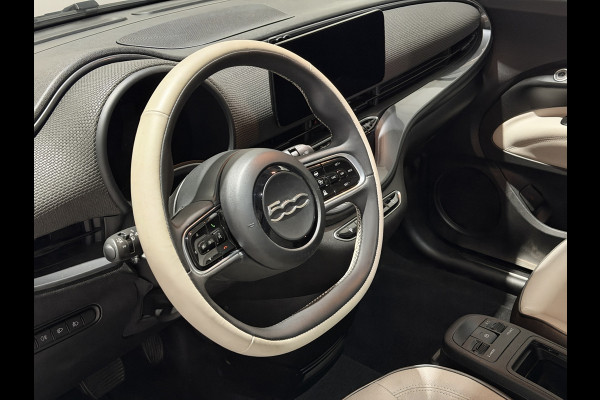 Fiat 500 La Prima 42 kWh | pano dak | Led voor \ achter licht | JBL! audio | Stoelverwarming |
