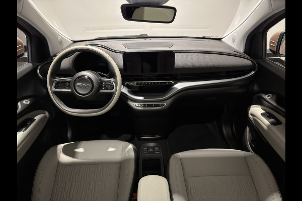 Fiat 500 La Prima 42 kWh | pano dak | Led voor \ achter licht | JBL! audio | Stoelverwarming |