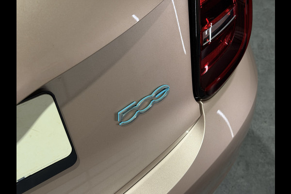 Fiat 500 La Prima 42 kWh | pano dak | Led voor \ achter licht | JBL! audio | Stoelverwarming |
