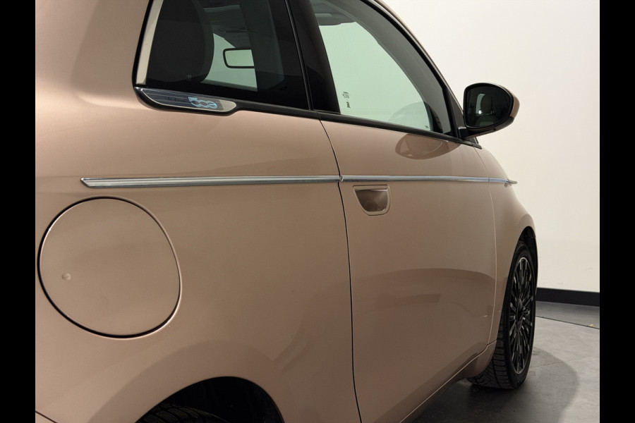 Fiat 500 La Prima 42 kWh | pano dak | Led voor \ achter licht | JBL! audio | Stoelverwarming |