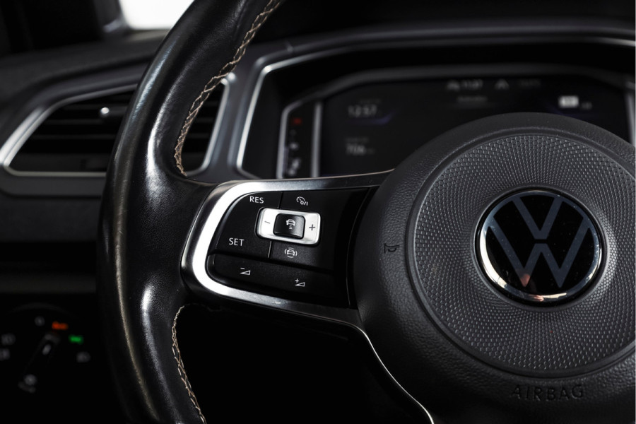 Volkswagen T-Roc Cabrio 1.5 TSI 150 PK R-Line | Dig. Cockpit | Adapt. Cruise | Stoelverw. | PDC | Carplay / Android | ECC | LM 17" |