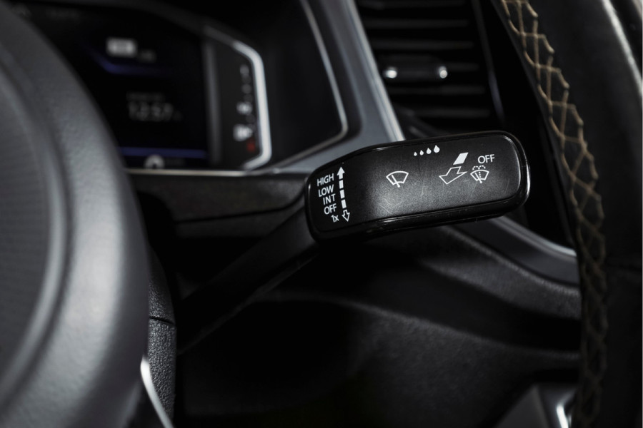 Volkswagen T-Roc Cabrio 1.5 TSI 150 PK R-Line | Dig. Cockpit | Adapt. Cruise | Stoelverw. | PDC | Carplay / Android | ECC | LM 17" |