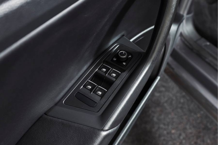 Volkswagen T-Roc Cabrio 1.5 TSI 150 PK R-Line | Dig. Cockpit | Adapt. Cruise | Stoelverw. | PDC | Carplay / Android | ECC | LM 17" |