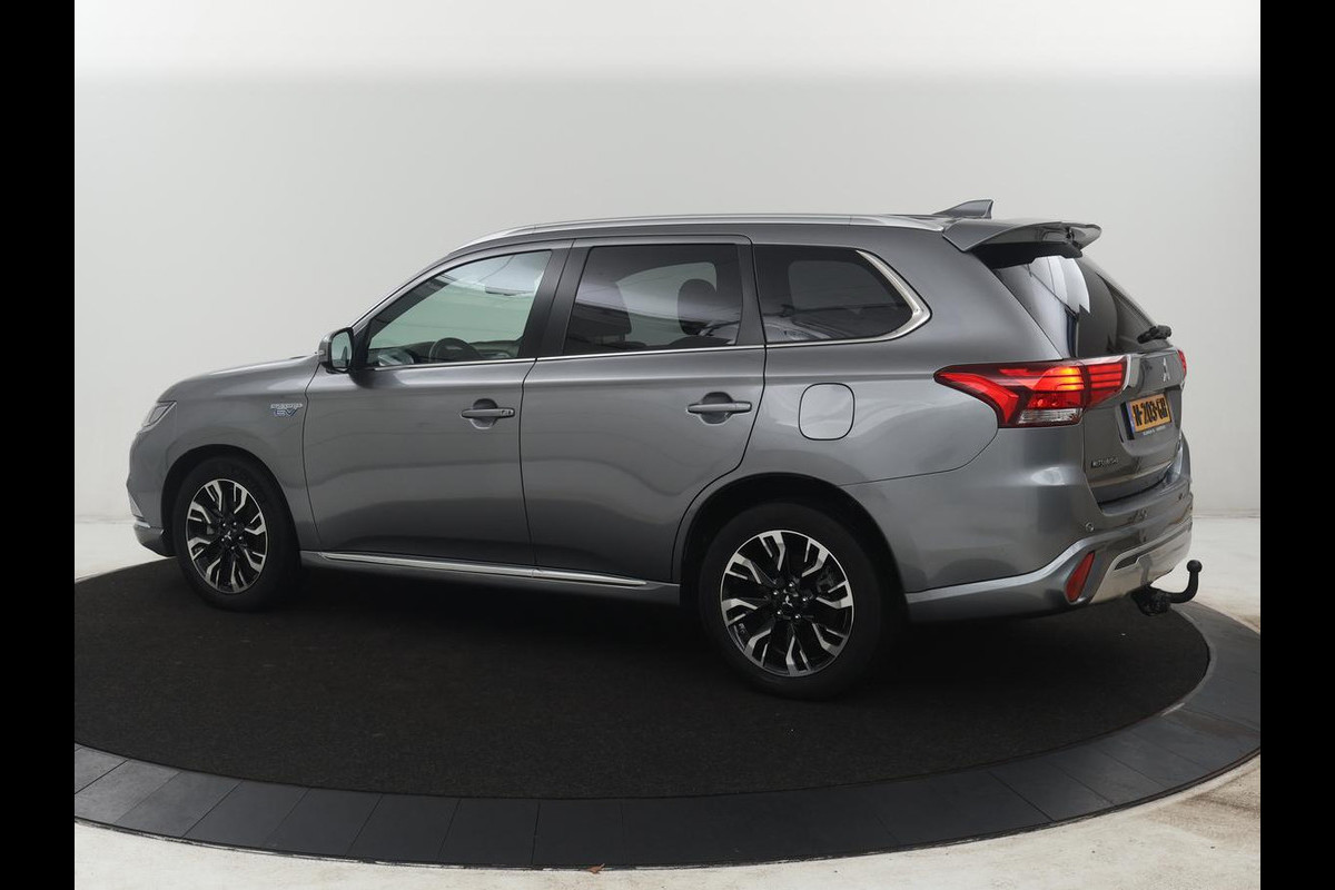 Mitsubishi Outlander 2.4 PHEV Pure+ | SOH 71,8% | Leder | Trekhaak | Cruise control | Stuur/stoelverwarming | Doedehoek detectie | 360 camera | Bluetooth | Climate control