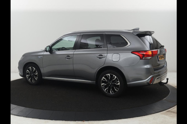 Mitsubishi Outlander 2.4 PHEV Pure+ | SOH 71,8% | Leder | Trekhaak | Cruise control | Stuur/stoelverwarming | Doedehoek detectie | 360 camera | Bluetooth | Climate control