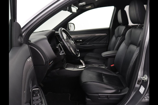 Mitsubishi Outlander 2.4 PHEV Pure+ | SOH 71,8% | Leder | Trekhaak | Cruise control | Stuur/stoelverwarming | Doedehoek detectie | 360 camera | Bluetooth | Climate control