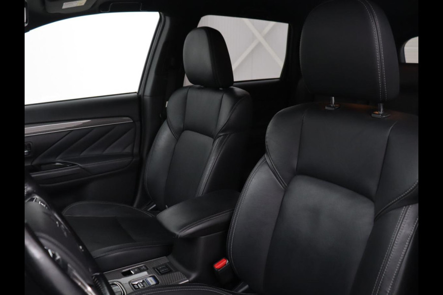 Mitsubishi Outlander 2.4 PHEV Pure+ | SOH 71,8% | Leder | Trekhaak | Cruise control | Stuur/stoelverwarming | Doedehoek detectie | 360 camera | Bluetooth | Climate control