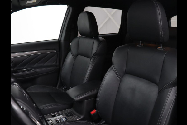 Mitsubishi Outlander 2.4 PHEV Pure+ | SOH 71,8% | Leder | Trekhaak | Cruise control | Stuur/stoelverwarming | Doedehoek detectie | 360 camera | Bluetooth | Climate control