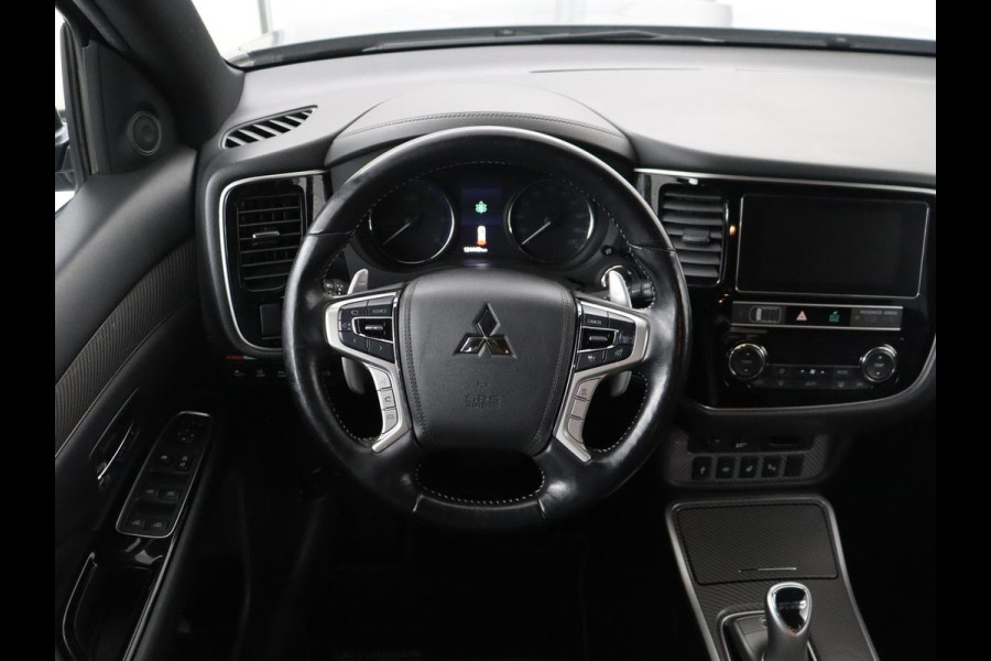 Mitsubishi Outlander 2.4 PHEV Pure+ | SOH 71,8% | Leder | Trekhaak | Cruise control | Stuur/stoelverwarming | Doedehoek detectie | 360 camera | Bluetooth | Climate control