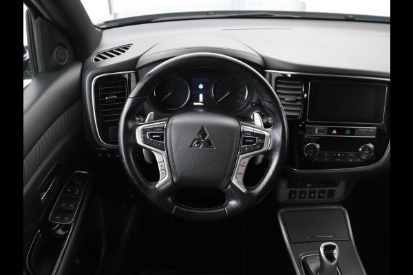 Mitsubishi Outlander 2.4 PHEV Pure+ | SOH 71,8% | Leder | Trekhaak | Cruise control | Stuur/stoelverwarming | Doedehoek detectie | 360 camera | Bluetooth | Climate control