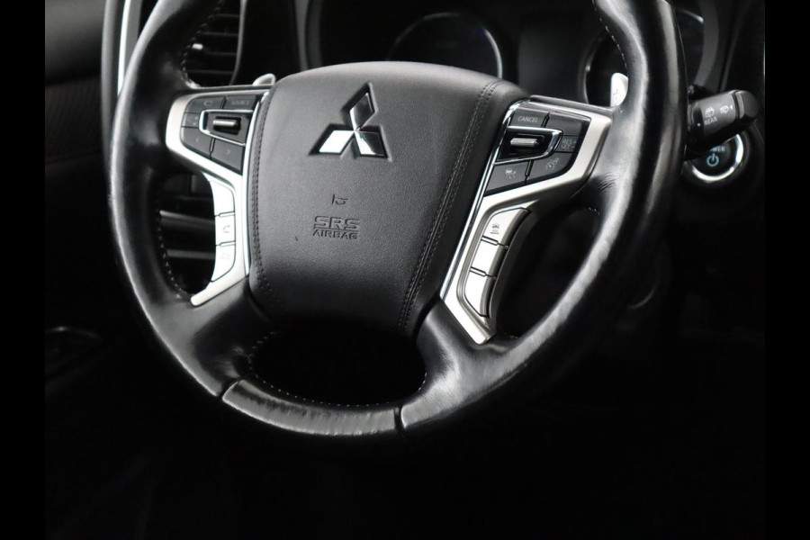 Mitsubishi Outlander 2.4 PHEV Pure+ | SOH 71,8% | Leder | Trekhaak | Cruise control | Stuur/stoelverwarming | Doedehoek detectie | 360 camera | Bluetooth | Climate control