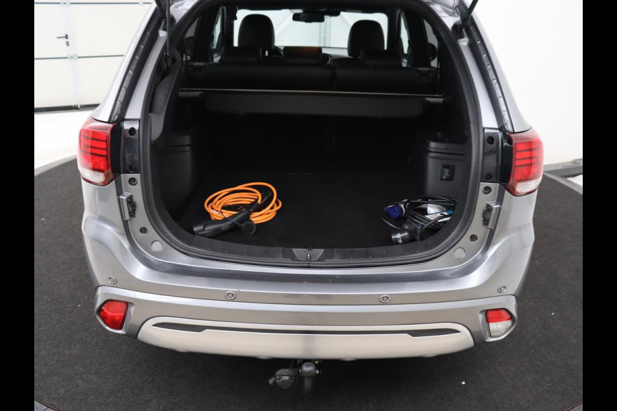 Mitsubishi Outlander 2.4 PHEV Pure+ | SOH 71,8% | Leder | Trekhaak | Cruise control | Stuur/stoelverwarming | Doedehoek detectie | 360 camera | Bluetooth | Climate control
