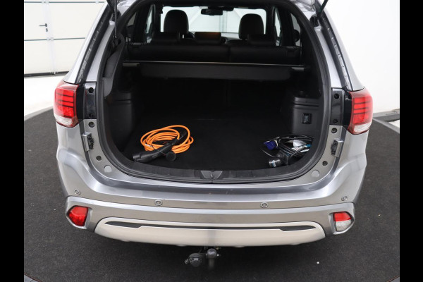 Mitsubishi Outlander 2.4 PHEV Pure+ | SOH 71,8% | Leder | Trekhaak | Cruise control | Stuur/stoelverwarming | Doedehoek detectie | 360 camera | Bluetooth | Climate control