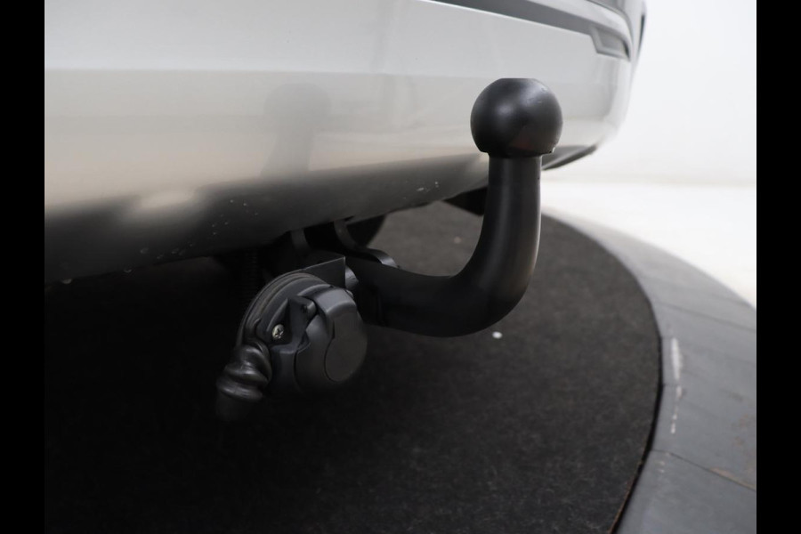 Mitsubishi Outlander 2.4 PHEV Pure+ | SOH 71,8% | Leder | Trekhaak | Cruise control | Stuur/stoelverwarming | Doedehoek detectie | 360 camera | Bluetooth | Climate control