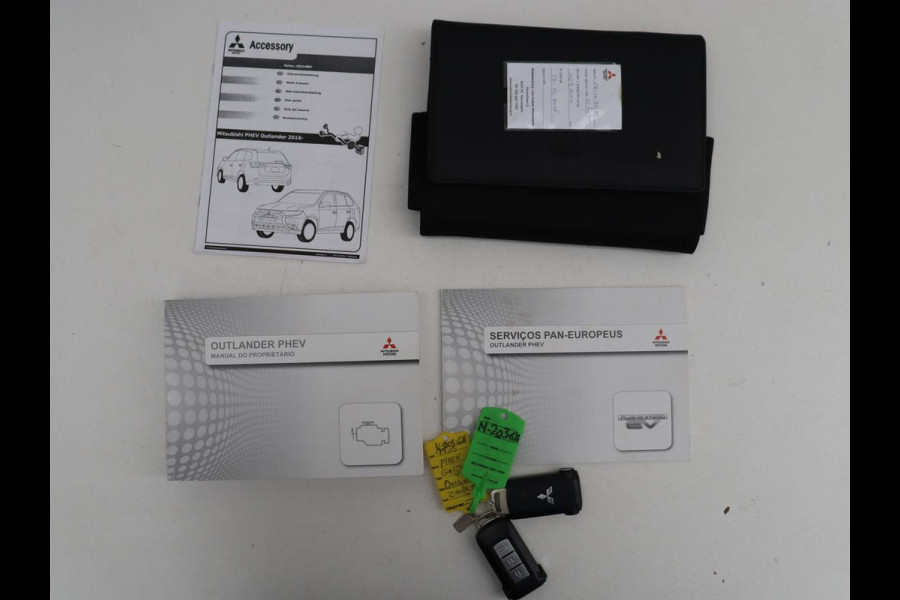 Mitsubishi Outlander 2.4 PHEV Pure+ | SOH 71,8% | Leder | Trekhaak | Cruise control | Stuur/stoelverwarming | Doedehoek detectie | 360 camera | Bluetooth | Climate control