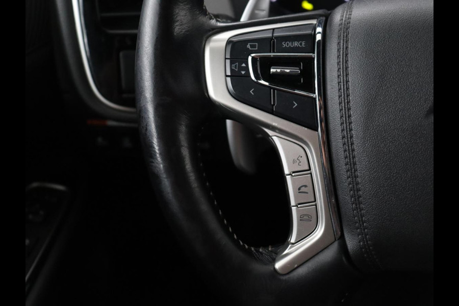 Mitsubishi Outlander 2.4 PHEV Pure+ | SOH 71,8% | Leder | Trekhaak | Cruise control | Stuur/stoelverwarming | Doedehoek detectie | 360 camera | Bluetooth | Climate control