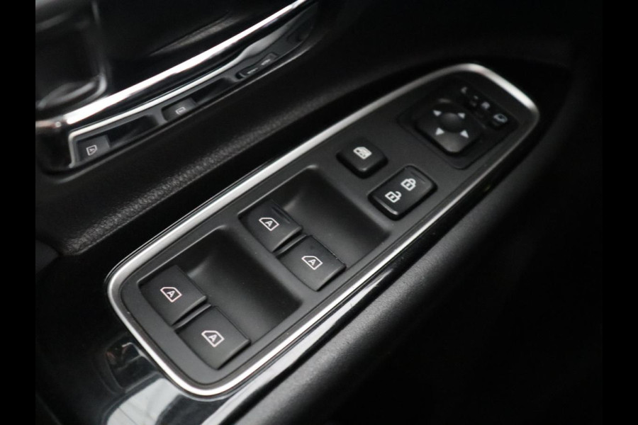 Mitsubishi Outlander 2.4 PHEV Pure+ | SOH 71,8% | Leder | Trekhaak | Cruise control | Stuur/stoelverwarming | Doedehoek detectie | 360 camera | Bluetooth | Climate control