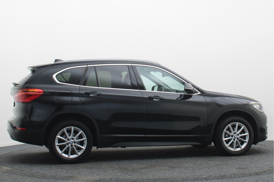 BMW X1 sDrive16d High Executive Leer, Navigatie, Bluetooth, PDC, 17"